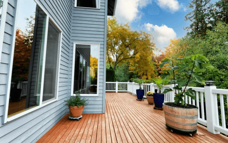 white-ballusters-and-railings-long-stained-wood-deck_result